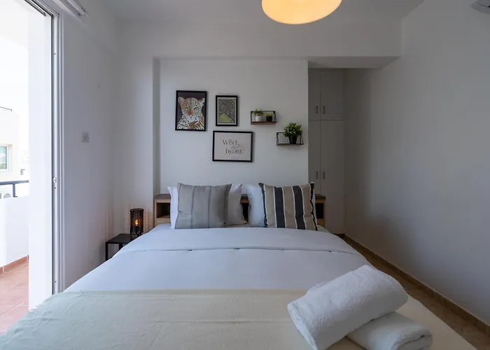 Chloris 3- Bedroom Apartment W/Pool In Larnaca