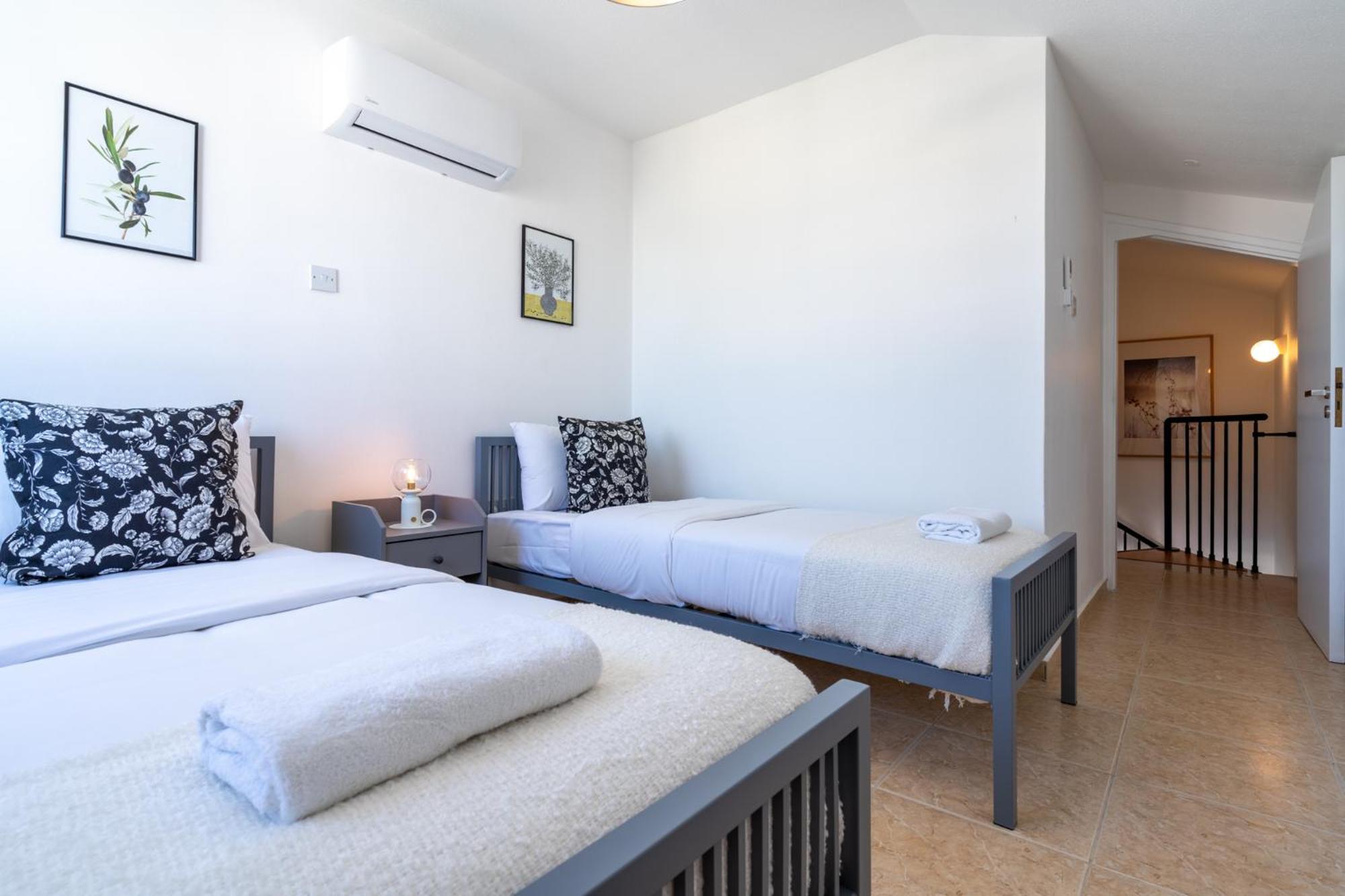 Chloris 3- Bedroom W/pool In Ларнака