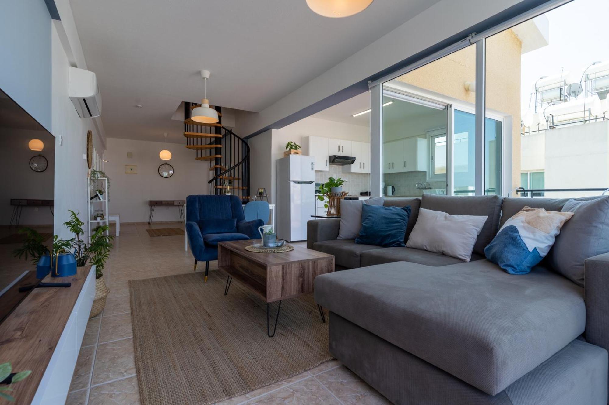 Апартаменты Chloris 3- Bedroom W/pool In *